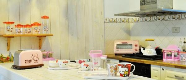 Hello Kitty Home: Declutter Solutions and Tips For Well-Organized House Interiors