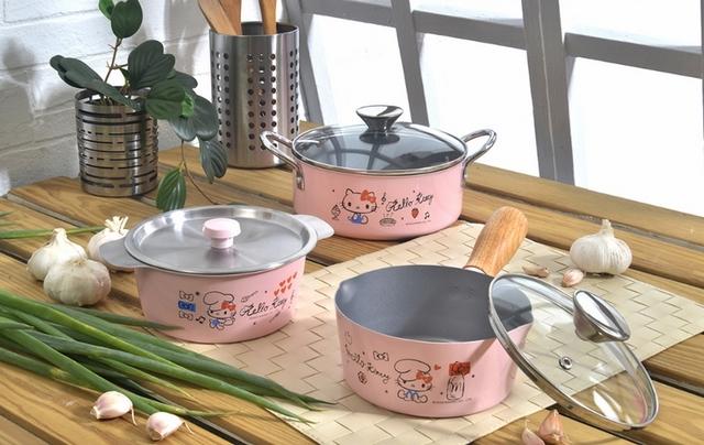 Limited Edition Taiwan 7-11 Releasing Hello Kitty PINK Cookware Single's Pot Non-Slip Handle Soup Pot 2 Non-Slip Handles Pot